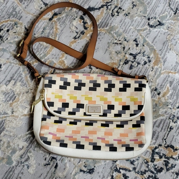 SOLD!! FOSSIL Printed Crossbody - Picture 1 of 10